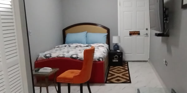 kranknyarkshotel_standard_ROOM2